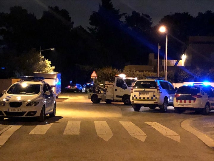 Vehículos policiales en Matadepera, tras una persecución con ladrones por las calles del municipio.