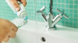 Comment bien choisir son dentifrice sans dioxyde de