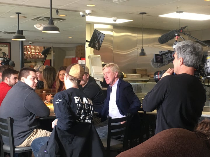 Former Massachusetts Gov. Bill Weld woos University of New Hampshire students over pizza and soft drinks. Weld is preparing to run against President Donald Trump in the 2020 GOP primaries.