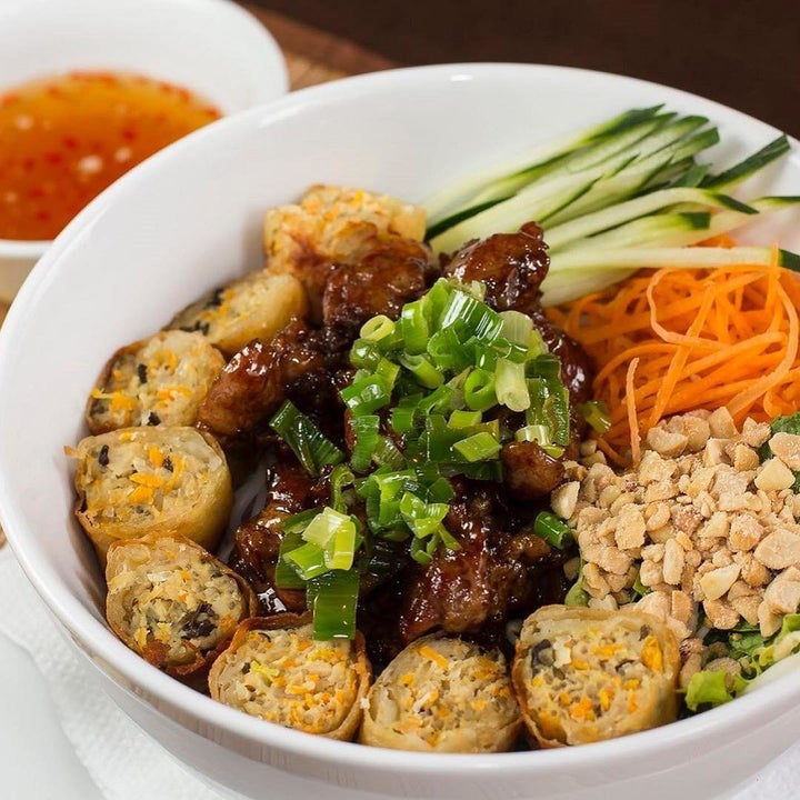 O vietnamita Bun Thit Nuong, do restaurante Miss Saigon.