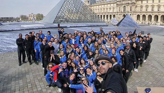 JR dévoile le résultat de son collage à la pyramide du