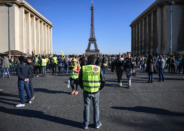 Gilets Jaunes Ambiance Bon Enfant à Paris Tensions à