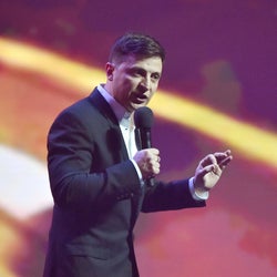 Qui est Volodymyr Zelensky, le “Trump ukrainien”, arrivé en tête du premier tour de la