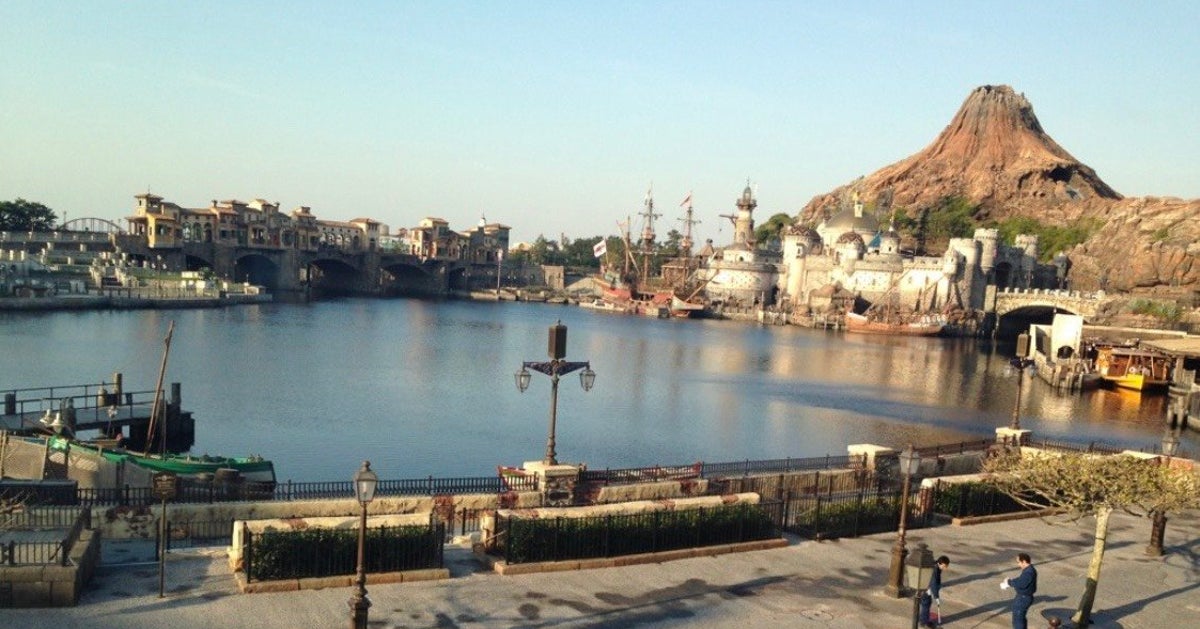 東京ディズニーリゾートが温泉テーマパークに 海から湯気が立ち込める動画が話題に ハフポスト 東京ディズニーリゾートが温泉テーマパークに 海から湯気が立ち込める動画が話題に ハフポスト