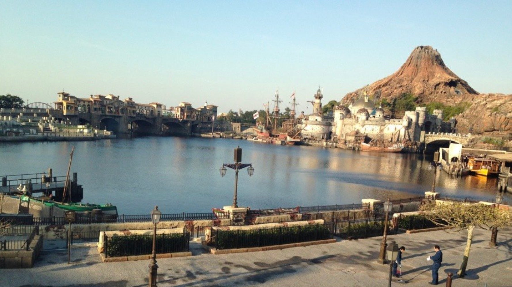 東京ディズニーリゾートが温泉テーマパークに 海から湯気が立ち込める動画が話題に ハフポスト 東京ディズニーリゾートが温泉テーマパークに 海から湯気が立ち込める動画が話題に ハフポスト