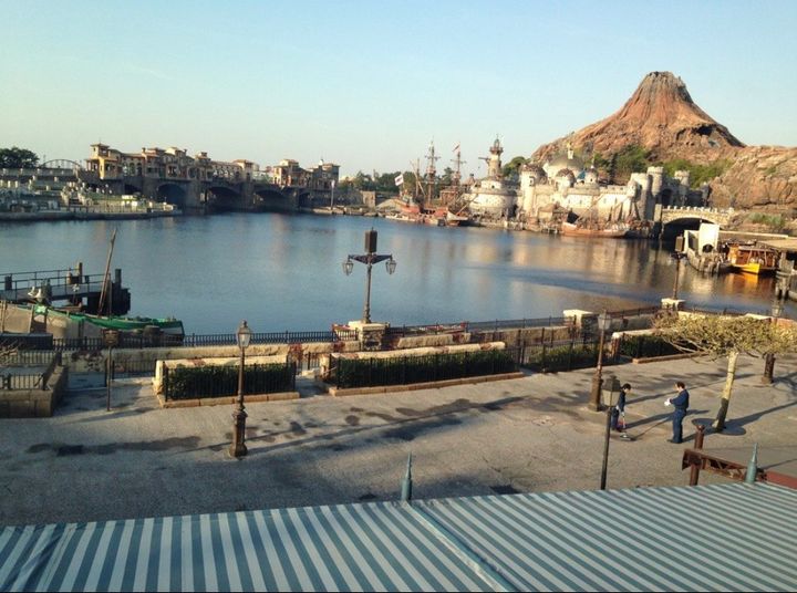 東京ディズニーリゾートが温泉テーマパークに 海から湯気が立ち込める動画が話題に ハフポスト 東京ディズニーリゾートが温泉テーマパークに 海から湯気が立ち込める動画が話題に ハフポスト