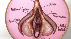 Avec ses ovaires et ses vulves, la broderie devient un art