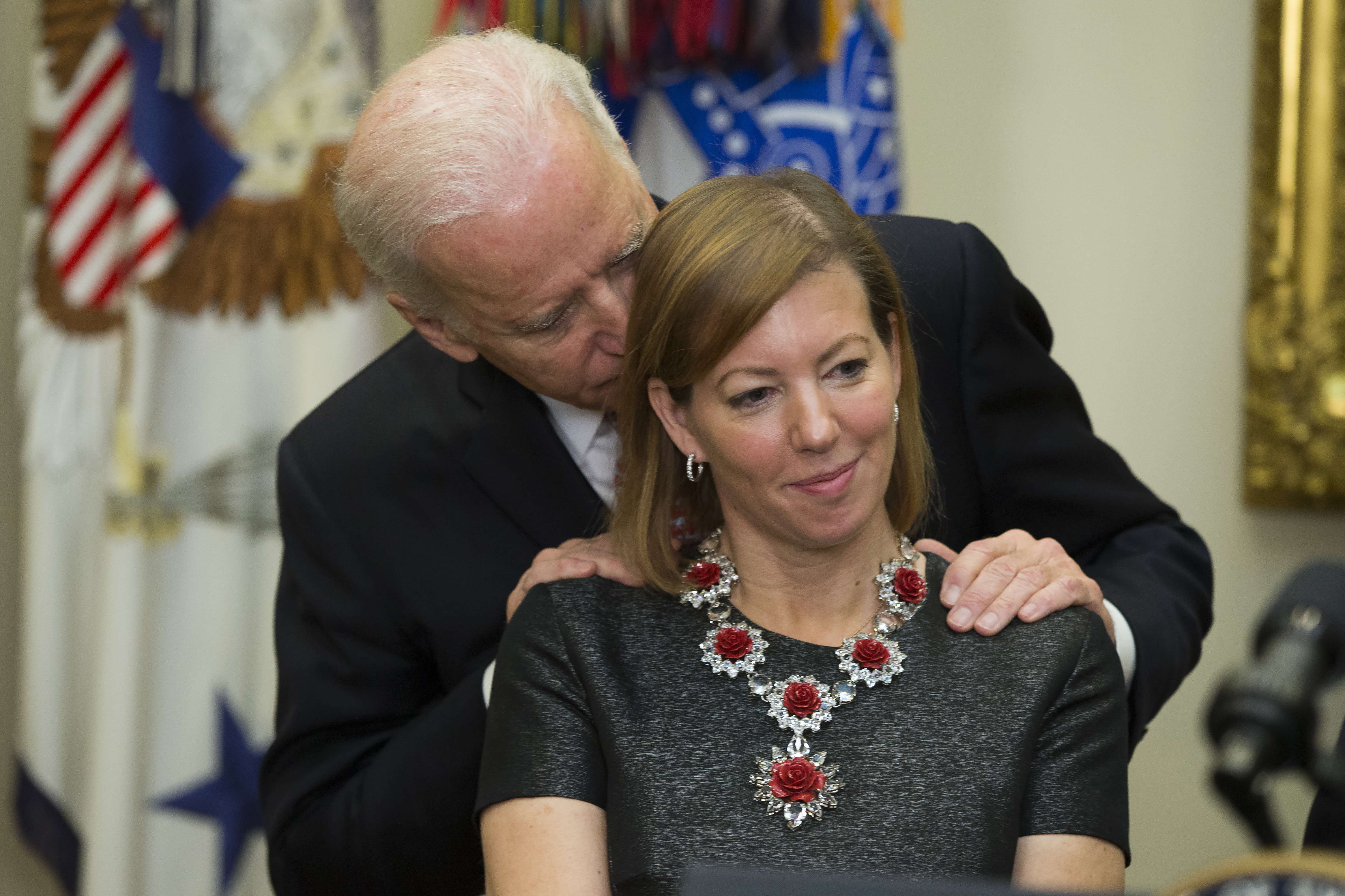 Stephanie Carter, Wife Of Obama Defense Secretary, Says Biden Photo Is Misleading HuffPost Latest News image