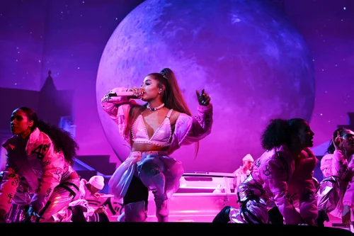 sex doll ariana grande Ariana Grande Selfie Scandal Disappoints Pervs Everywhere main image 0