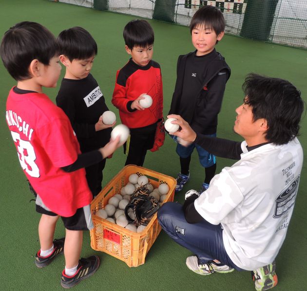 厳しい指導 は必要なのか 子供に教える元プロ野球選手は 厳しくして と望む親の声に悩んだ ハフポスト