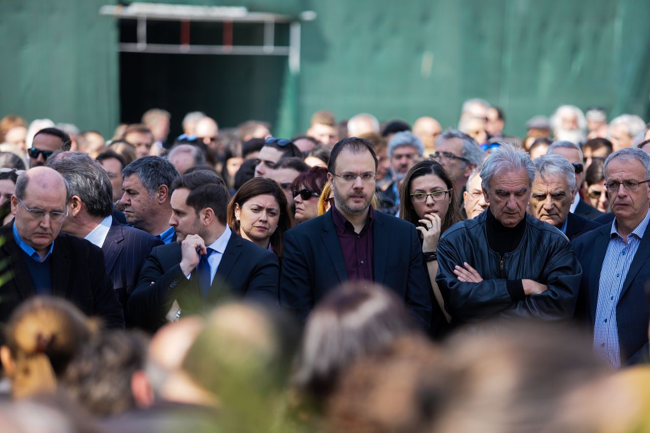 Πλήθος κόσμου στην κηδεία του δημοσιογράφου, Βασίλη Λυριτζή 