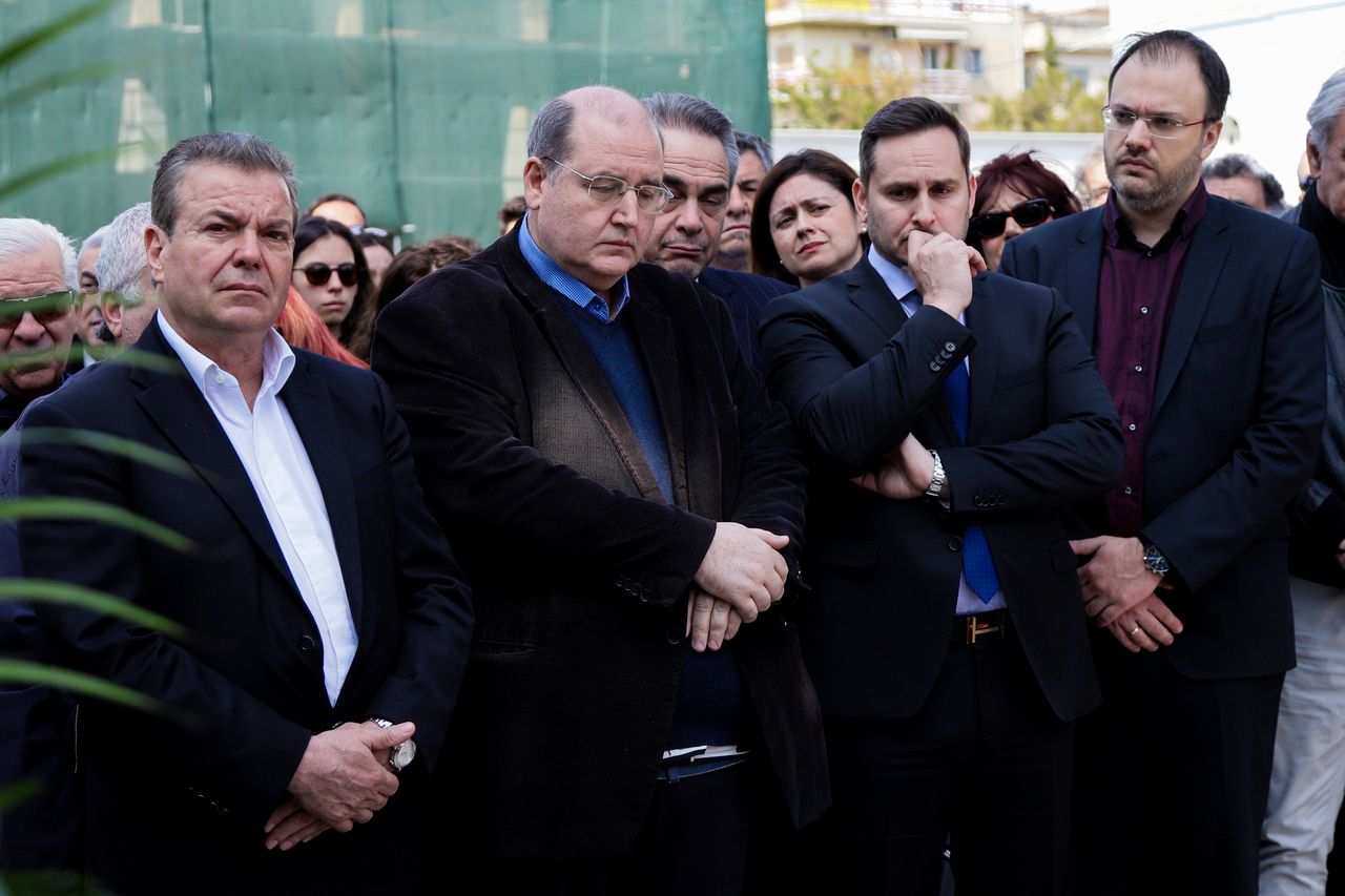 Ο βουλευτής του ΣΥΡΙΖΑ Νίκος Φίλης στην κηδεία του Βασίλη Λυριτζή 