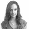 Daphnee Hacker-Bousquet - Journaliste au Huffington Post Québec depuis le mois d'août 2015, Daphnée Hacker-B. a confirmé sa passion pour le métier lors d’un séjour au Moyen-Orient, en 2011, alors que le printemps arabe battait son plein. Elle y a effectué divers stag