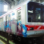 丸ノ内線の車両にスプレーで落書きした疑い、オーストラリア人を逮捕。「全く知らない」と否認