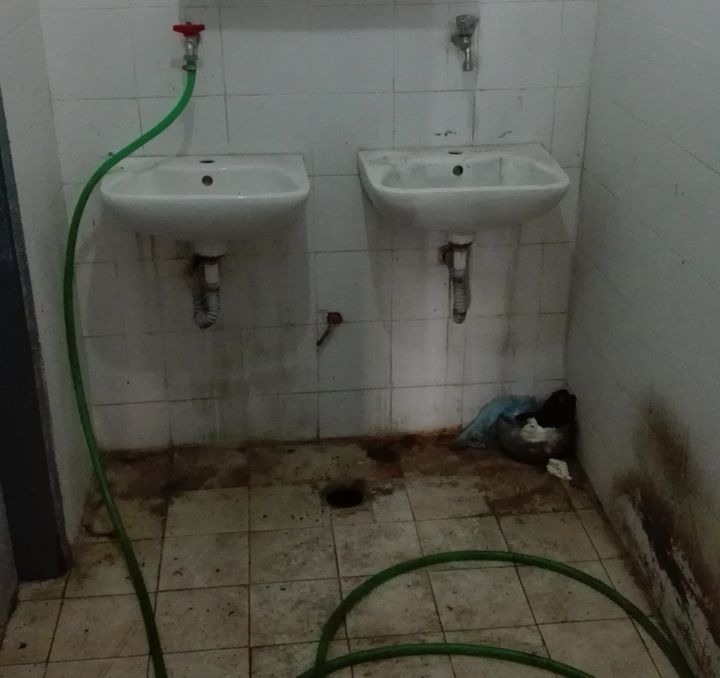 Οι τουαλέτες στο Αστυνομικό τμήμα Κυψέλης.
