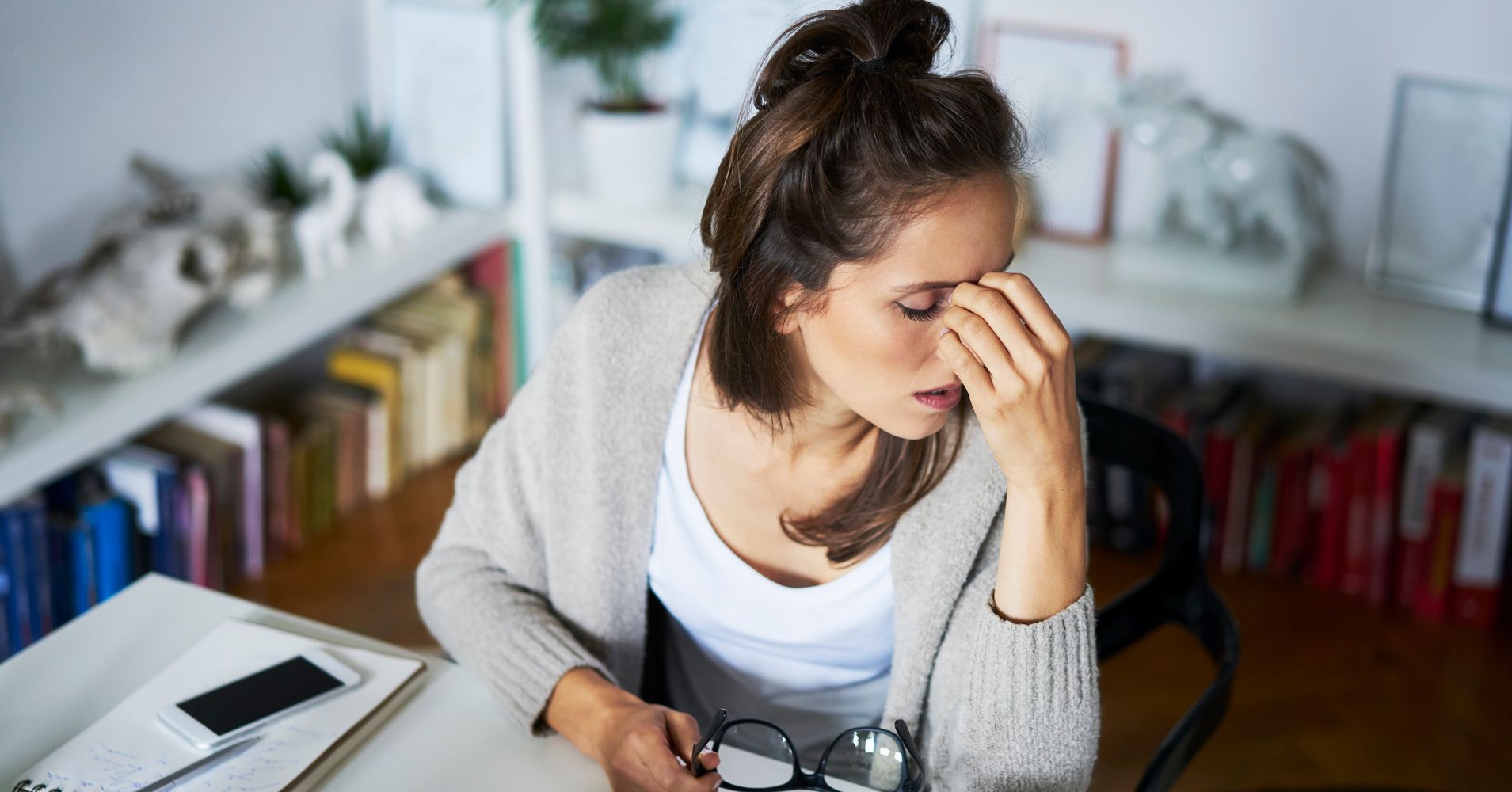 so-that-s-why-you-get-headaches-with-your-period-huffpost-life