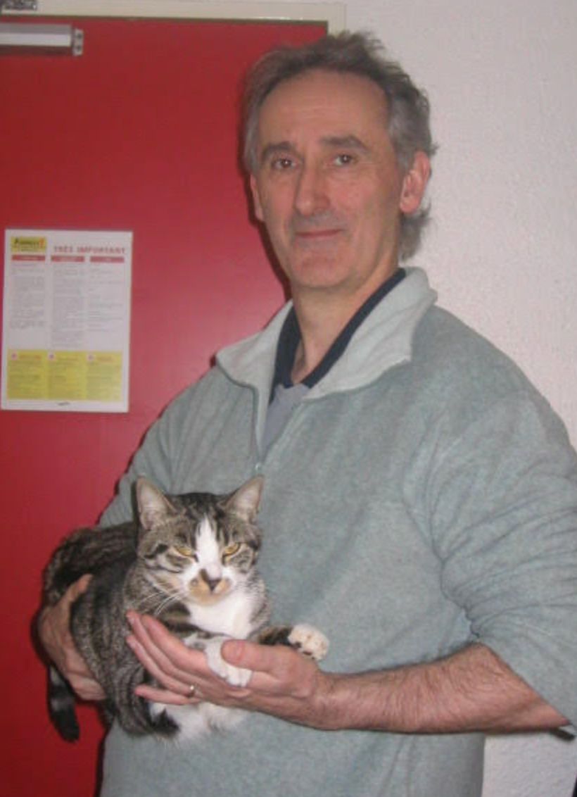 Steve Dymond with his beloved cat Mr T