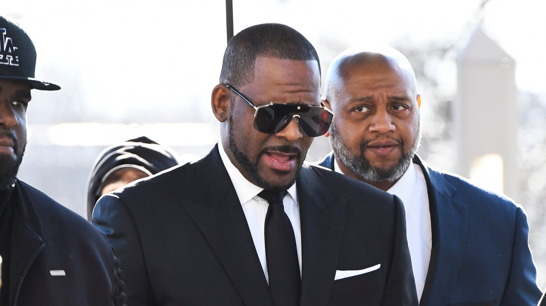 R. Kelly Gives 28-Second Performance At Illinois Club | HuffPost