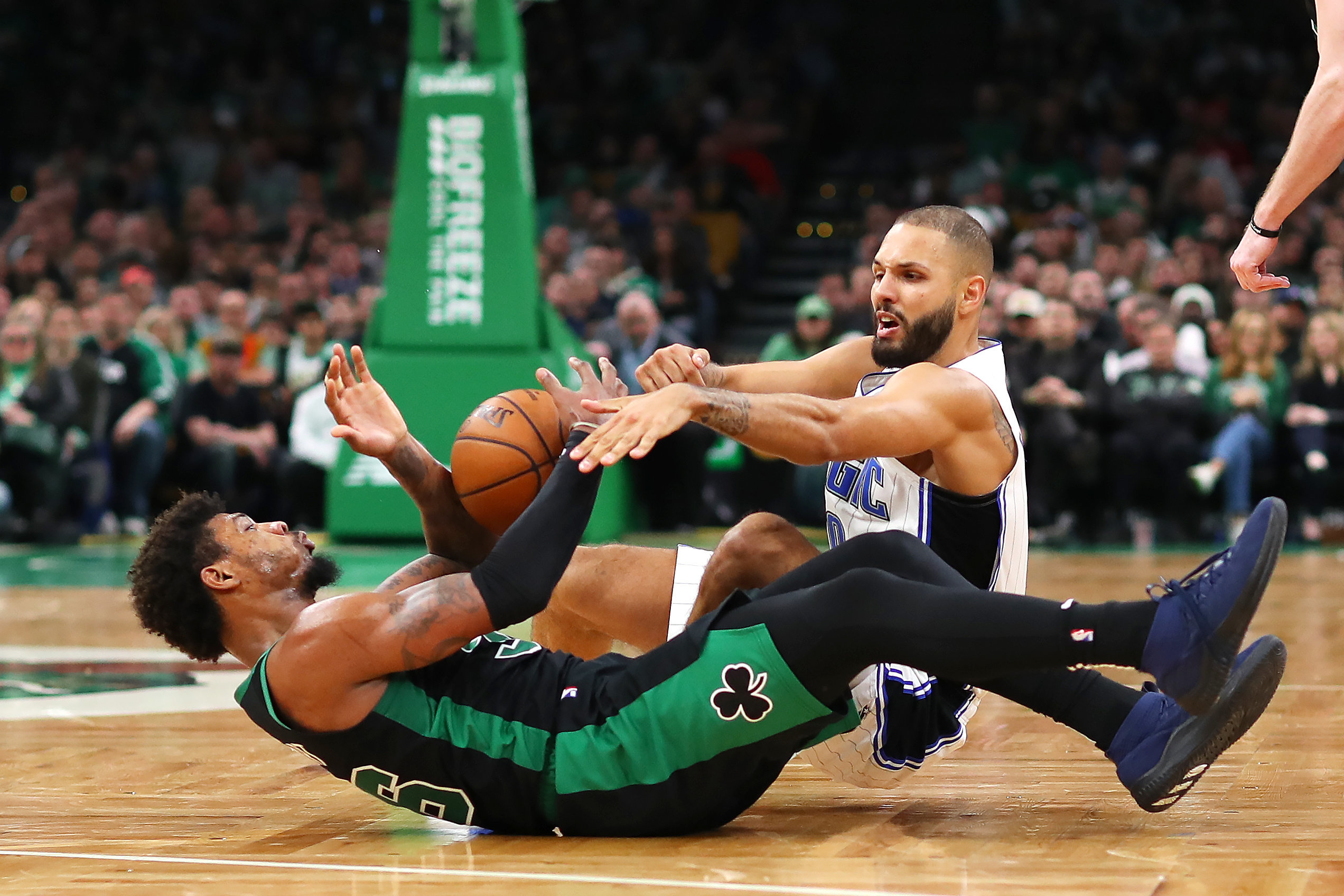 Bóng ma chấn thương ập đến Boston Celtics trong thời điểm tệ nhất có thể