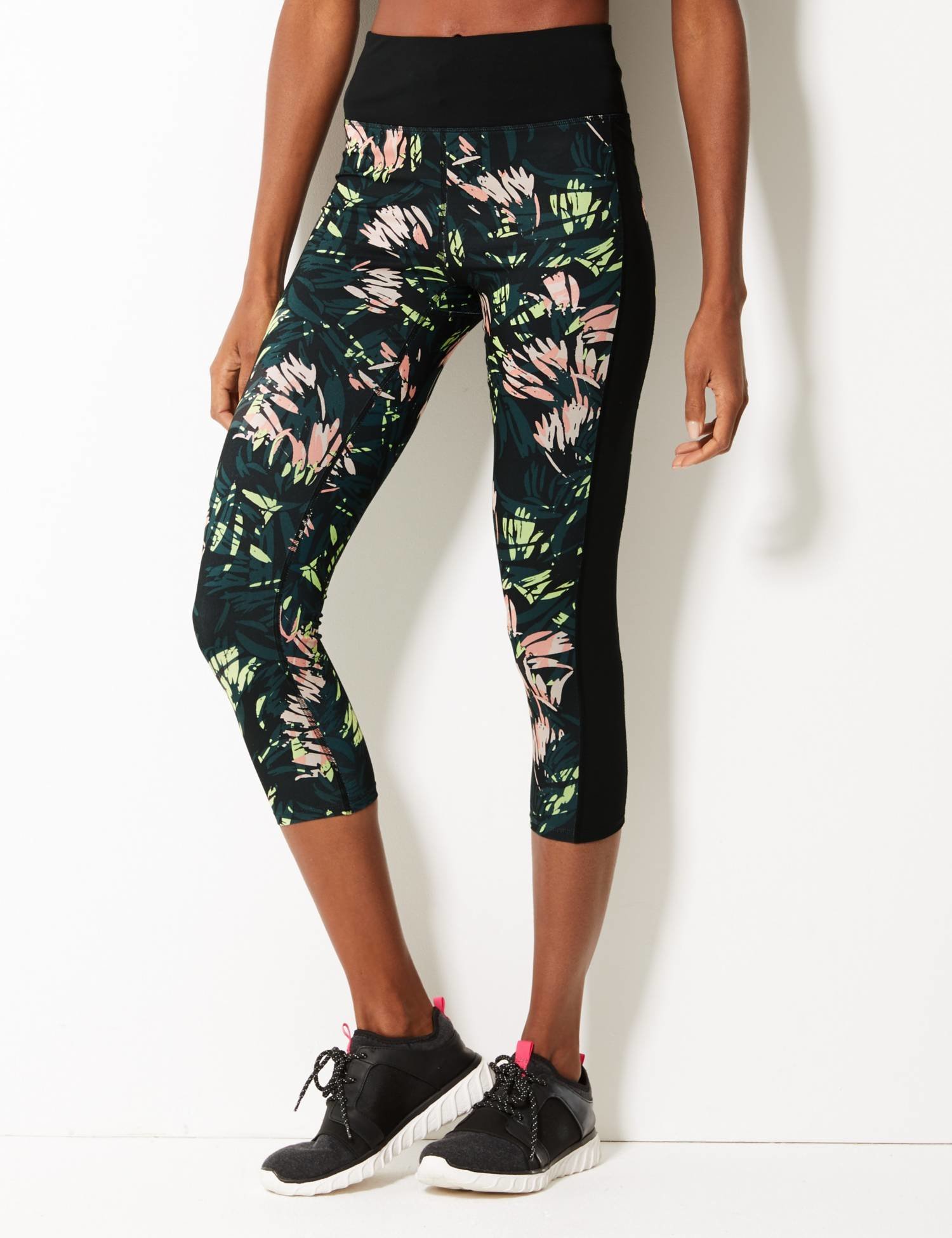 Aerie Move Lasercut High-Waisted Cropped Legging | I'm a Stretchy-Pants  Expert, and These Aerie Leggings Deserve an A+ in Comfort | POPSUGAR  Fashion UK Photo 9