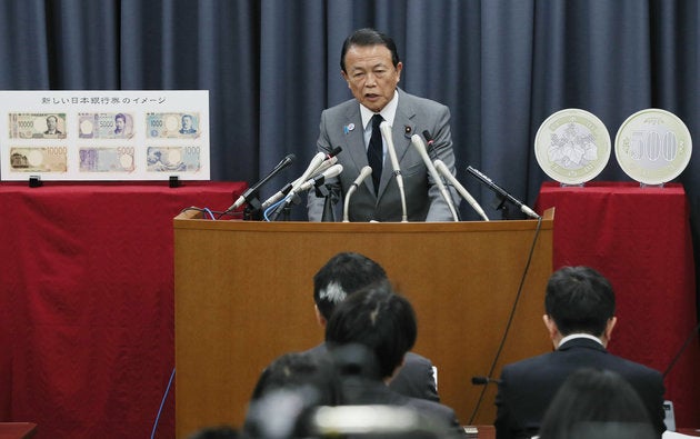 新紙幣について会見を行う麻生太郎財務相