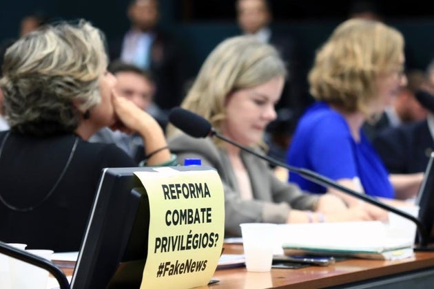 Questionamentos da oposi&ccedil;&atilde;o atrasaram leitura do parecer da reforma da