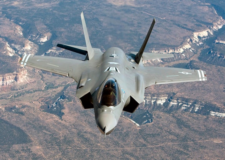 F 35aとは 18年から自衛隊導入の最新鋭ステルス戦闘機が墜落 ハフポスト News F 35aとは 18年から自衛隊導入の最新鋭ステルス戦闘機が墜落 ハフポスト News