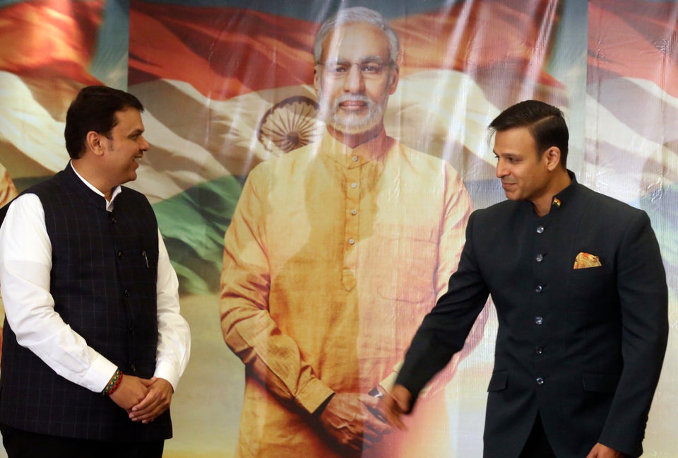 Maharashtra chief minister Devendra Fadnavis (left) with Oberoi at the trailer release of 'PM Narendra