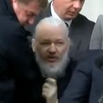 Julian Assange arrêté par la police britannique dans l'ambassade