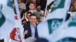 Sánchez arranca la campaña apelando a indecisos y