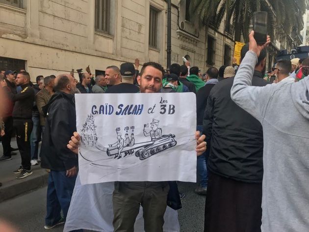 À la manifestation du vendredi, Gaid Salah en a eu pour son