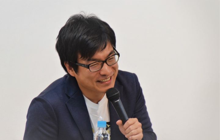 秋本治さんの担当編集を務める井坂尊さん。秋本さんの取材力に舌を巻いたエピソードを語った。