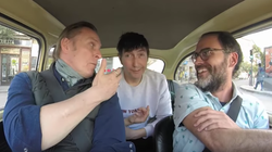 Toni Garrido y Tom, dos grandes de la radio en un coche muy