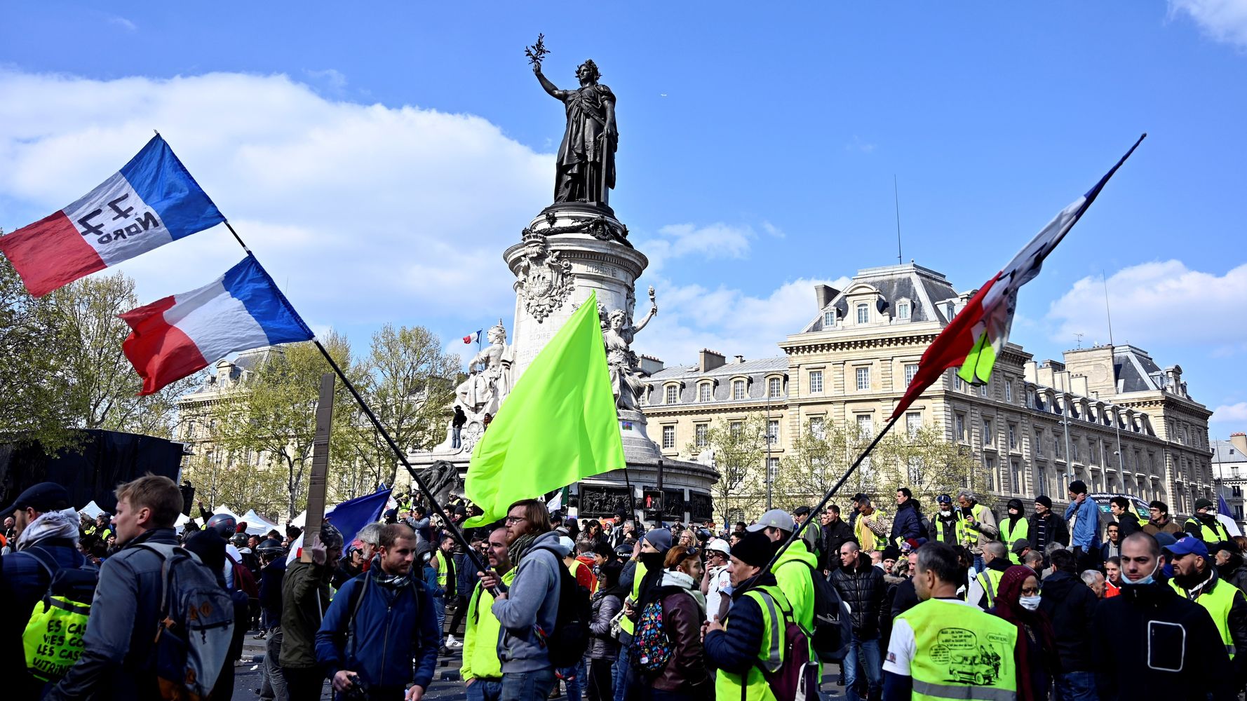 Gilets Jaunes Acte 22 31 000 Manifestants En France Le Huffpost