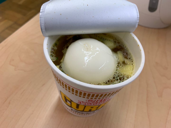 雪見カレーヌードル を作って食べてみた 日清カップヌードルと雪見だいふく 奇跡のコラボはどんな味 ハフポスト News