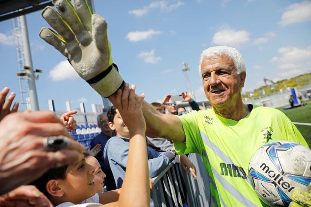 動画集 イスラエルの73歳のゴールキーパーが快挙達成 プロサッカー選手の最年長出場 としてギネス世界記録を更新 ハフポスト 動画集 イスラエルの73歳のゴールキーパーが快挙達成 プロサッカー選手の最年長出場 としてギネス世界記録を更新 ハフポスト