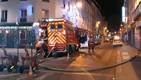 Une violente explosion dans un immeuble parisien fait deux