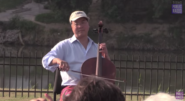 チェロ奏者ヨーヨー マ氏 文化は橋を作ります 壁ではありません 米メキシコ国境で演奏 ハフポスト チェロ奏者ヨーヨー マ氏 文化は橋を作ります 壁ではありません 米メキシコ国境で演奏 ハフポスト