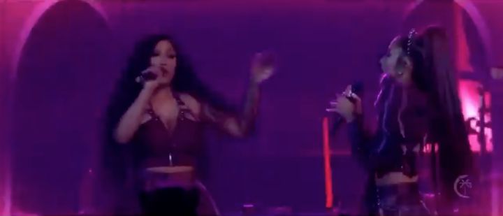 Nicki Minaj joins Ariana Grande on stage