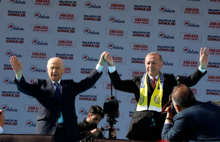 O Tαγίπ Ερντογάν μαζί με τον ηγέτη των εθνικιστών (MHP) Ντεβλέτ Μπαχτσελί.