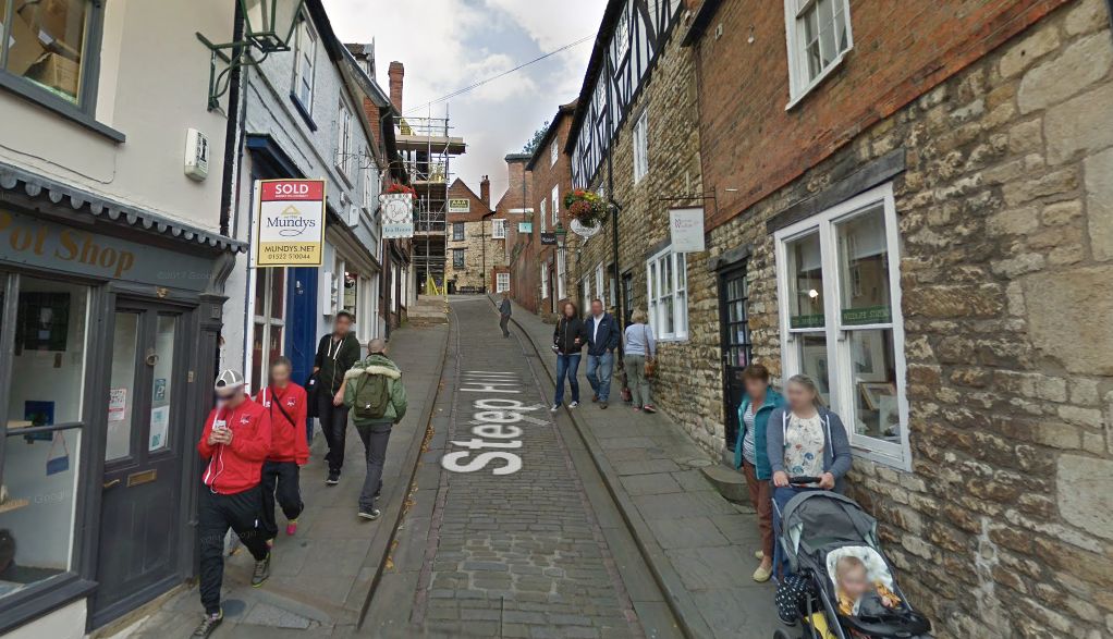 England S Steepest Street Where Locals Tie Their Cars To Lampposts   5cb495a2240000ab00067f40 