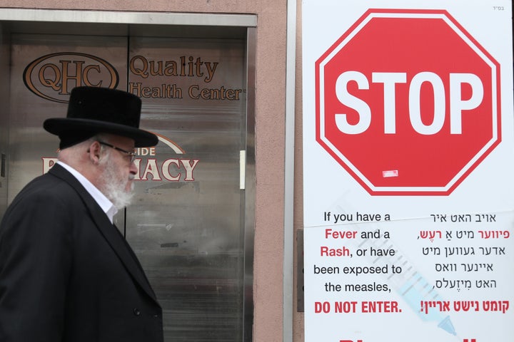 A sign in Williamsburg warning people of measles two days after New York City Mayor Bill de Blasio declared a public health e