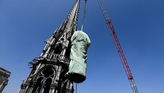 Les statues de la flèche de Notre-Dame ont été sauvées de