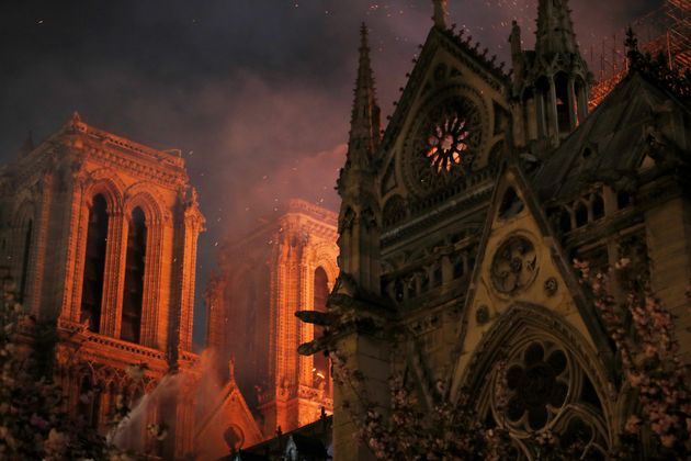 La portada de 'LibÃ©ration' sobre Notre Dame que todo el mundo estÃ¡