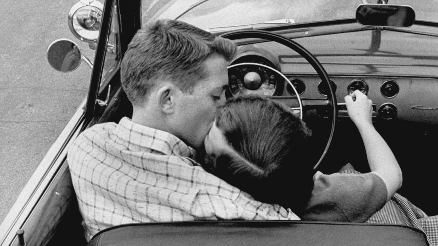 online dating outdated pics