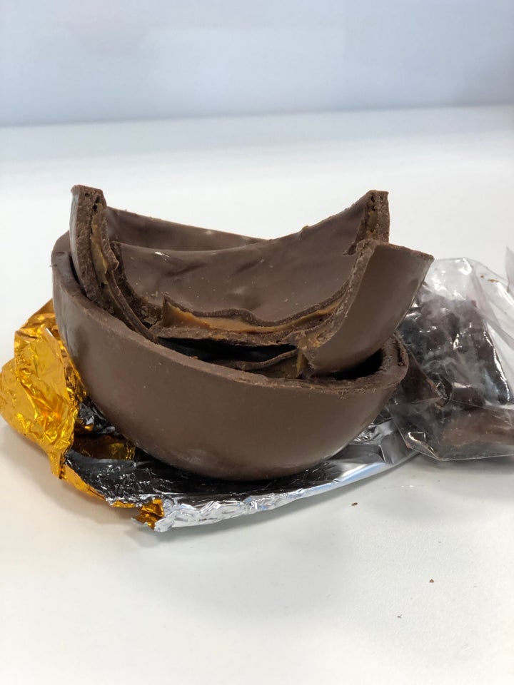 Só há fina camada de doce de leite.
