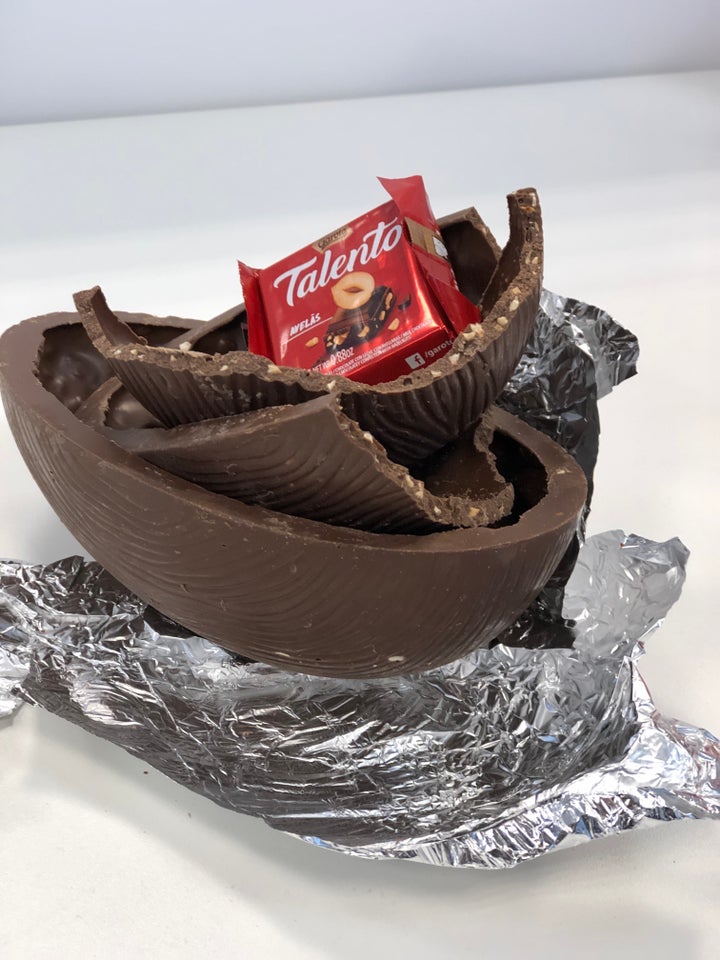 O chocolate não é muito doce, o que agrada aos mais diversos paladares.