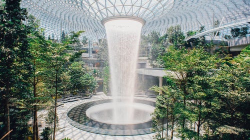 シンガポール空港にオープンした新施設「ジュエル」がスゴイ。 今すぐ シンガポール空港にオープンした新施設「ジュエル」がスゴイ。 今すぐ