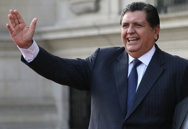 Resultado de imagem para O ex- presidente do Peru Alan Garcia se suicida