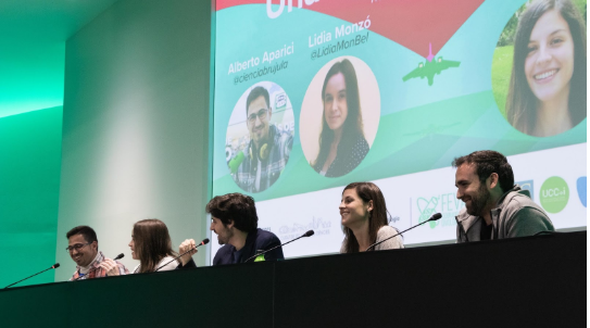 Mesa redonda entre los divulgadores Alberto Aparici, Lidia Monzó, Ignacio Crespo, Alessandra Campo y Santi García Cremades.